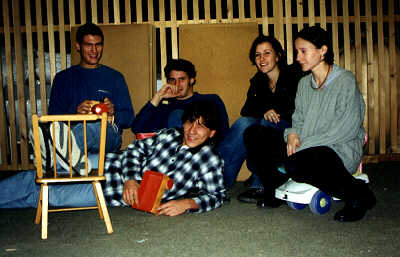 Bandfoto von Cockroach. Gr&ouml;sserer Umfang von 21&frac12; KB