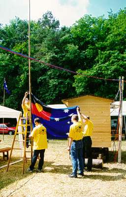 Fahnenaufzug auf dem
Festgelände. Grösserer Umfang von 24¾ KB