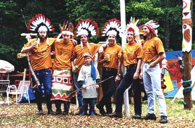 Gruppenbild der Crew-Mitglieder. Gr&ouml;sserer Umfang von 22 KB