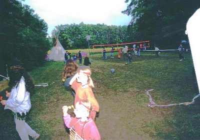 Spielwiese an der Pfingstparty. Gr&ouml;sserer Umfang von 13&frac14;  KB